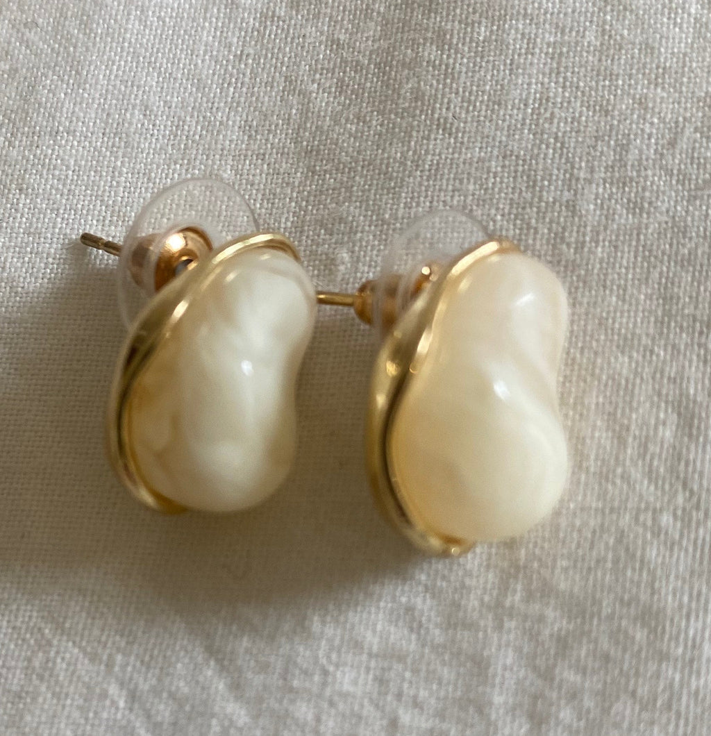 Vintage Gold Ceramic Pearl Earrings