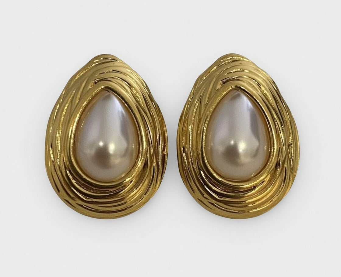 Vintage Design Gold Stud Earrings