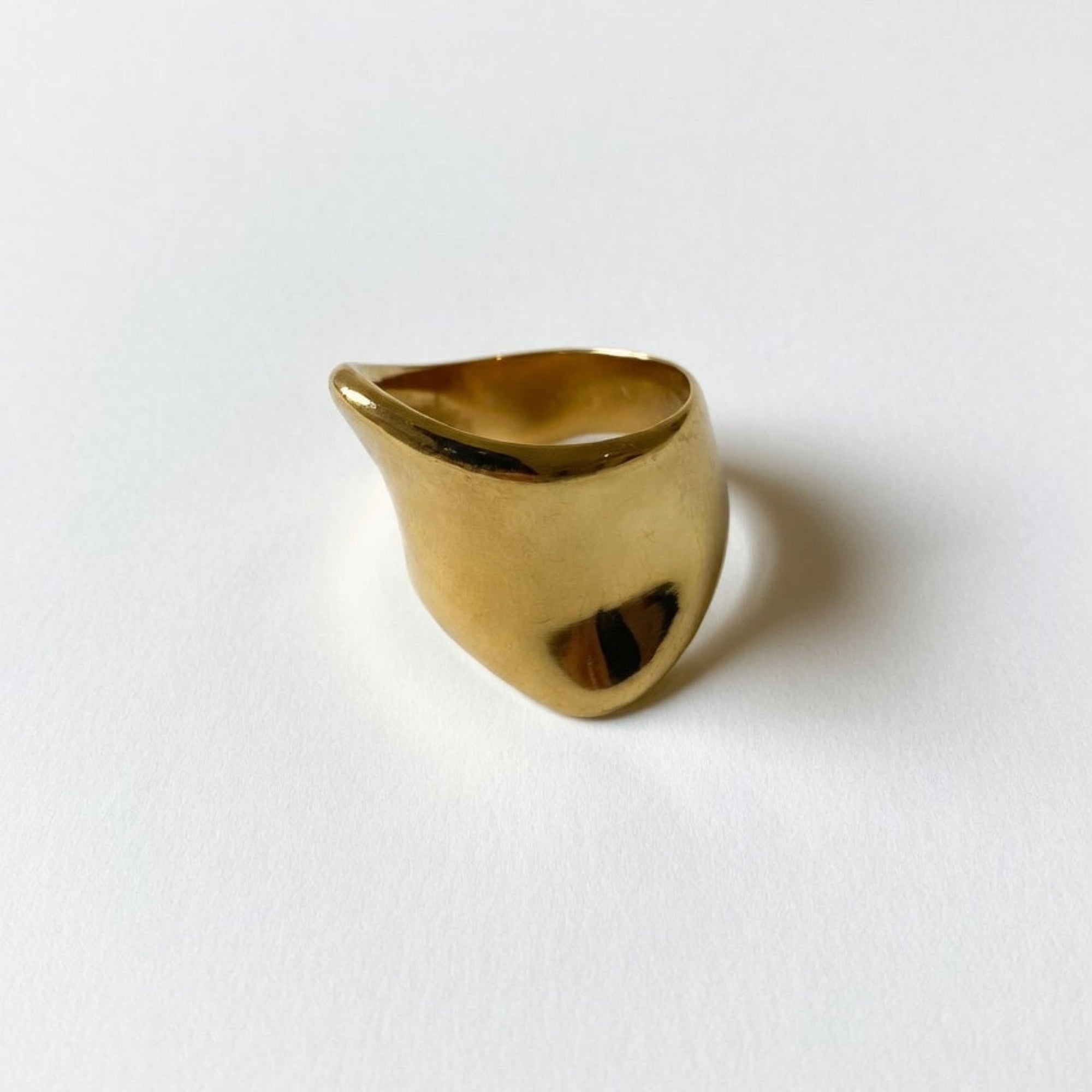 gold plated wave luxury design ring sustainable jewelry london wavy ring