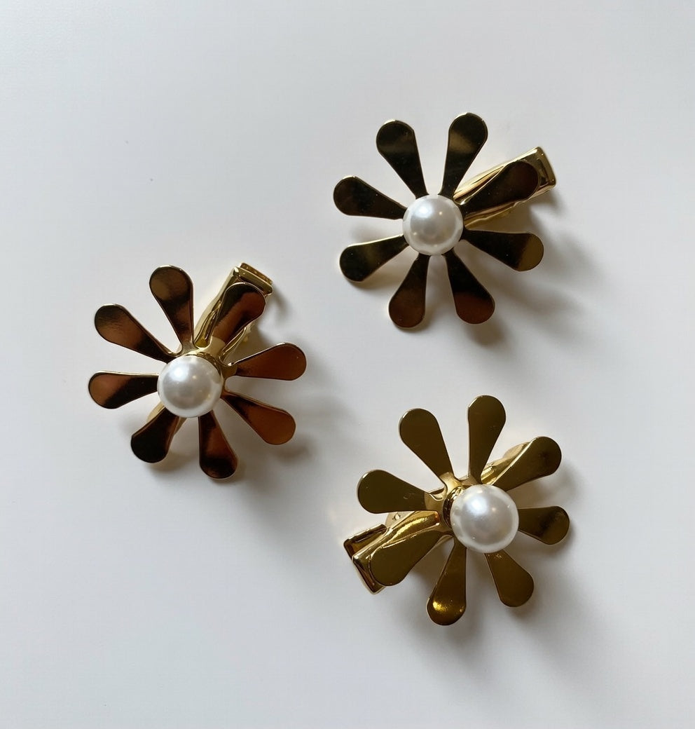 Gold Plated Flower Pearl Hair Grip