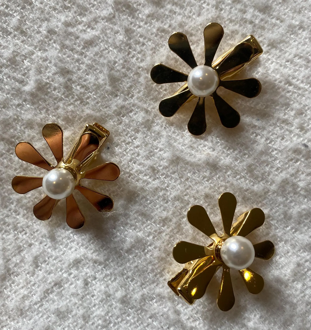 Gold Plated Flower Pearl Hair Grip