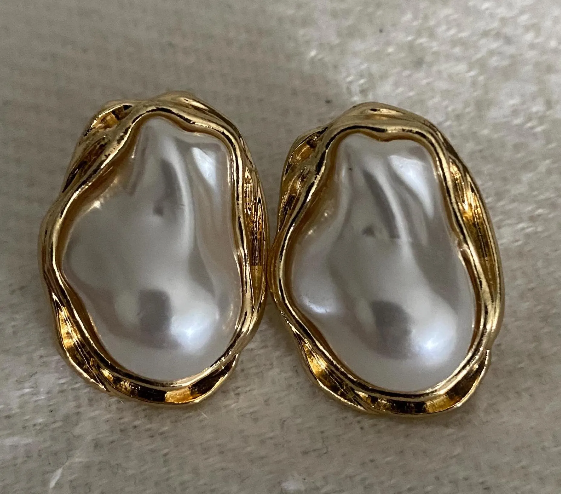 Vintage Pearl and Gold Stud Earrings