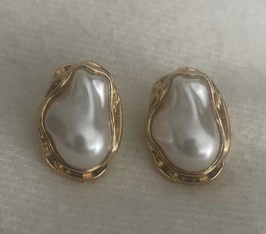 Vintage Pearl and Gold Stud Earrings