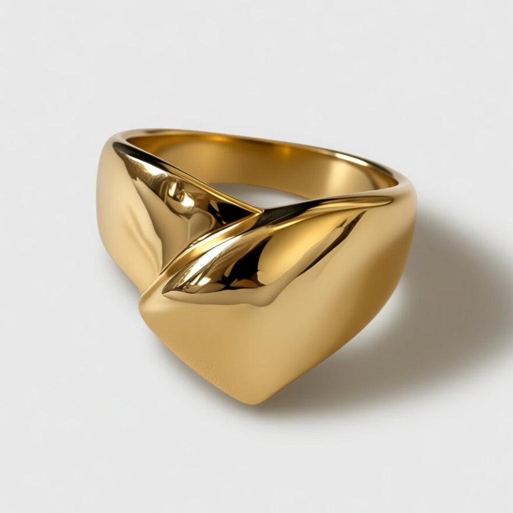 gold plated chunky design ring with arrow details